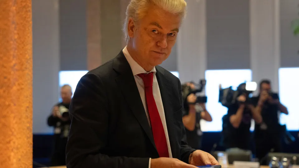 Países Baixos. Wilders nomeia ex-ministro para analisar coligações