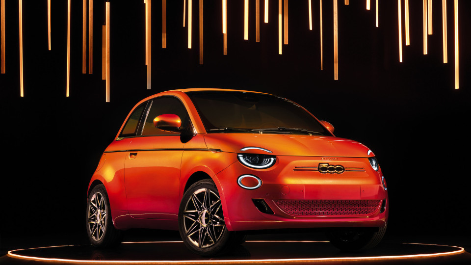 Fiat 500e da Armani, Bvlgari e Kartell vão estar em leilão