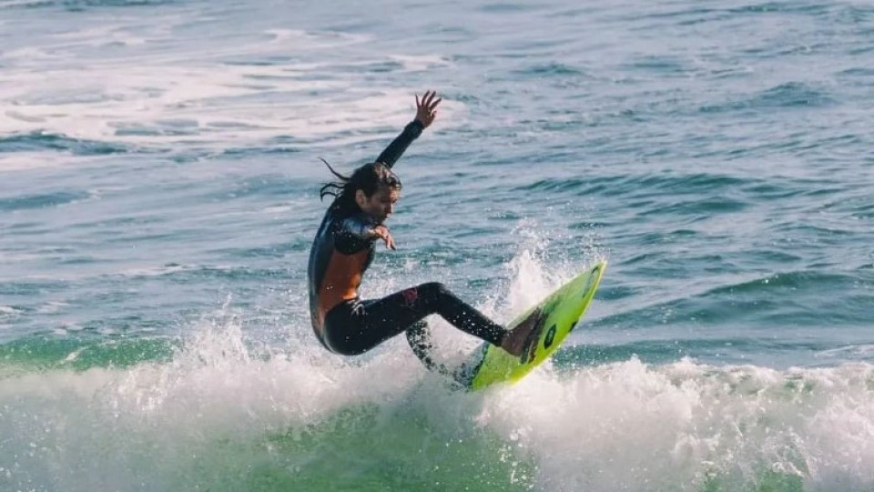 "Inferno emocional". Surfista portuguesa ameaçada com fotos geradas em IA