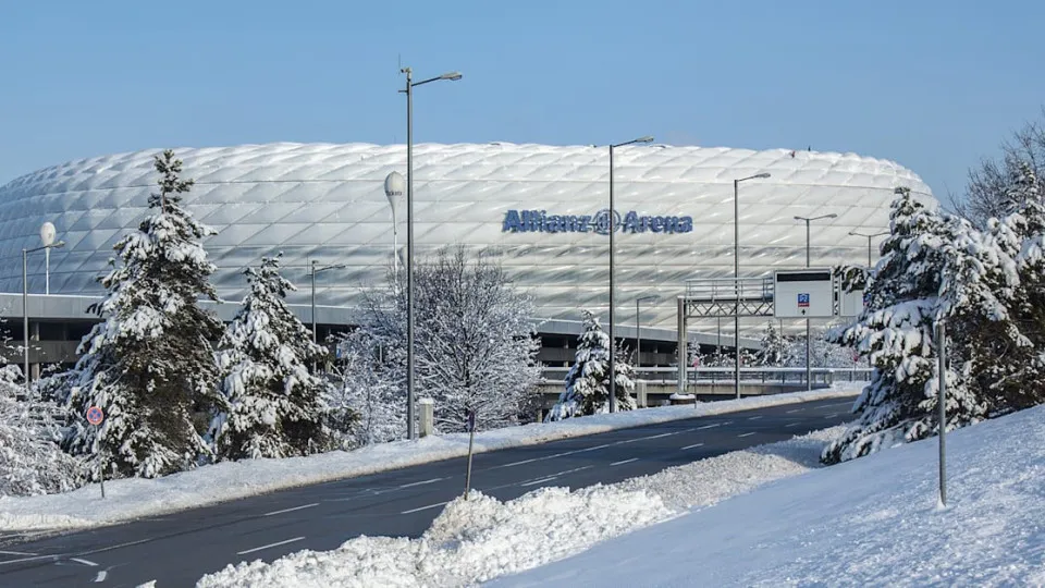 Neve cobre a Allianz Arena e adia o Bayern Munique-Union Berlim