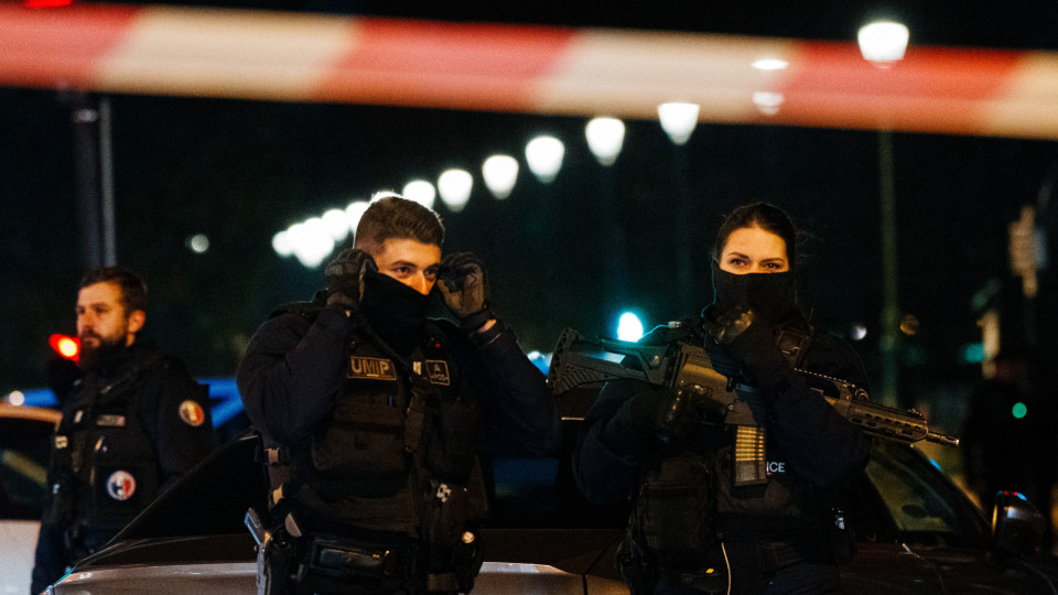 Suspeito do atentado de Paris assumiu "a responsabilidade pelos atos"