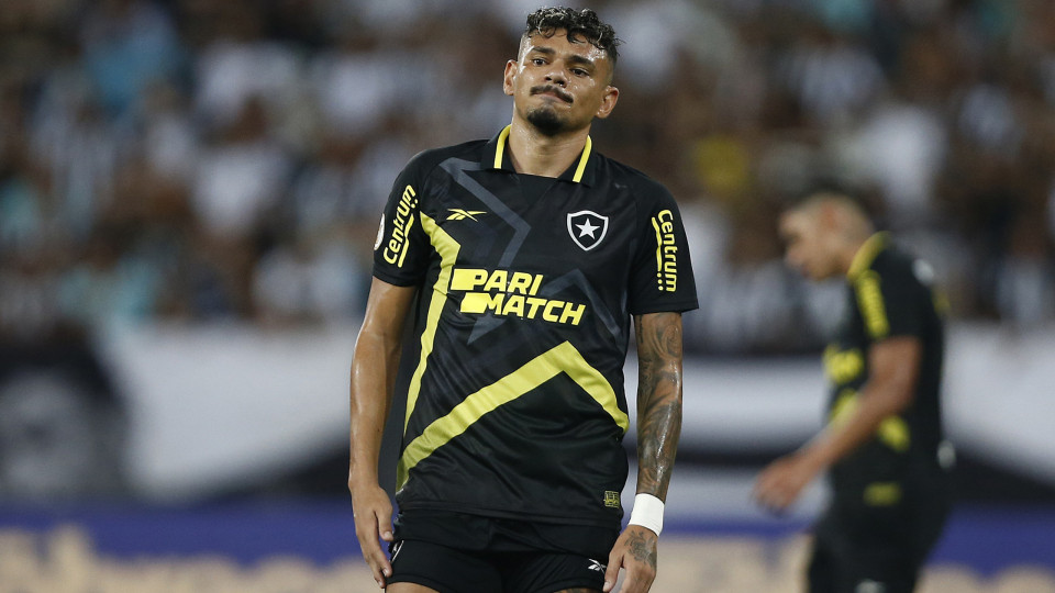 Botafogo diz adeus ao título, Caixinha ainda pode chegar à Libertadores