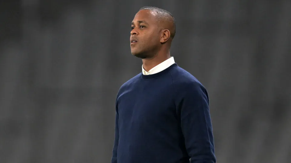 Patrick Kluivert considera I Liga veloz e positiva para filho Ruben