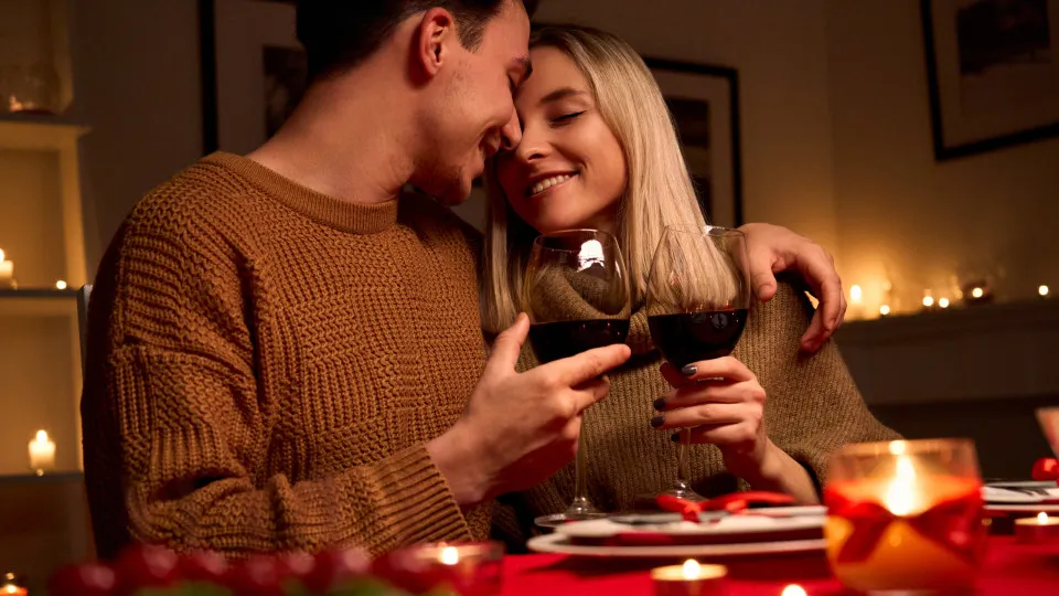 Os signos que vão viver um romance intenso este mês de dezembro