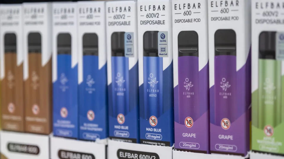 França aprova proibição de cigarros eletrónicos de utilização única