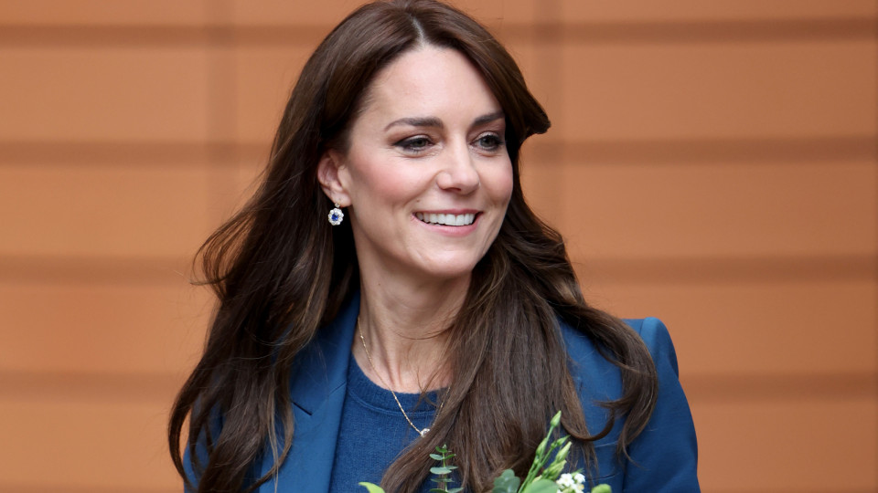 Princesa Kate Middleton espalha sorrisos em evento especial