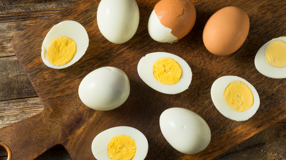 Nunca guarde ovos cozidos no frigorífico sem casca (é perigoso)
