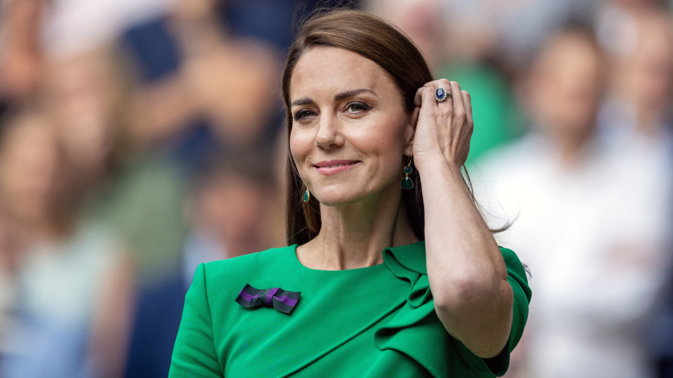 Kate Middleton surpreendeu ao reaparecer em público. Veja o vídeo