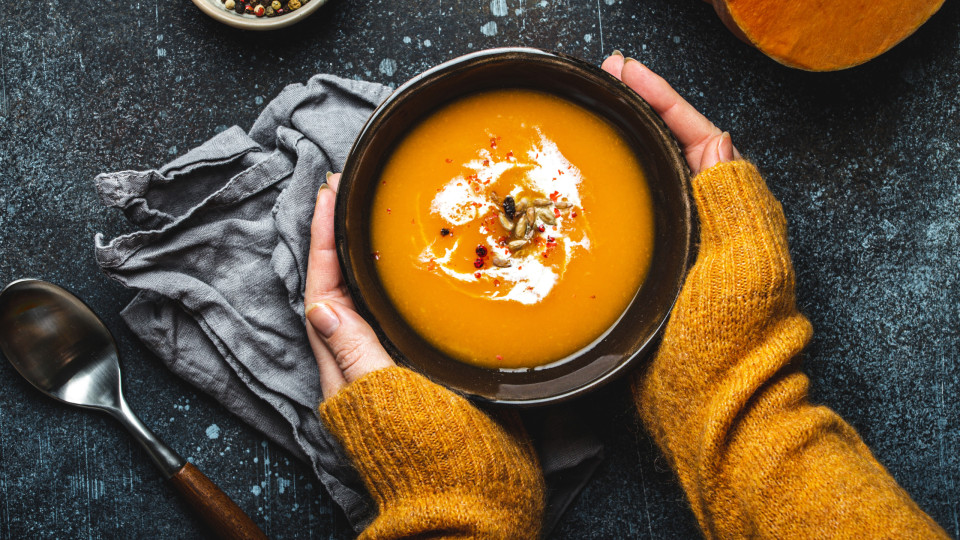 Clássica (deliciosa). Tome nota desta receita de sopa de abóbora