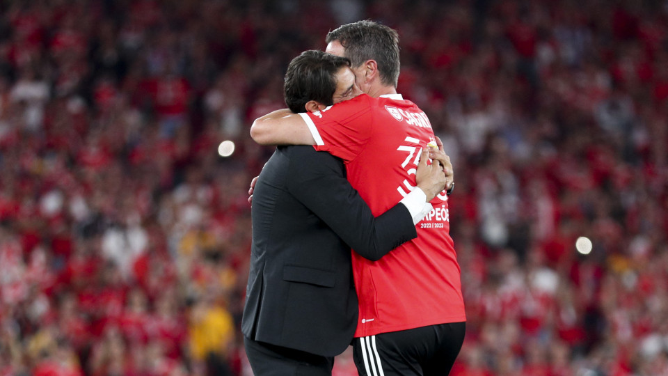'Servir o Benfica' arrasa "silêncio cobarde" de Rui Costa sobre Schmidt