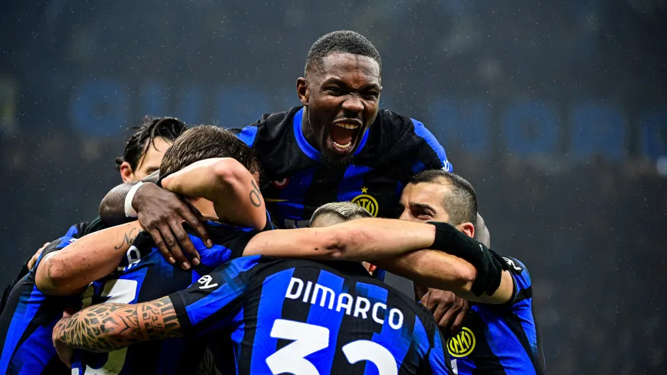 Resolver em 7 minutos e descansar. Inter goleia e sobe à liderança