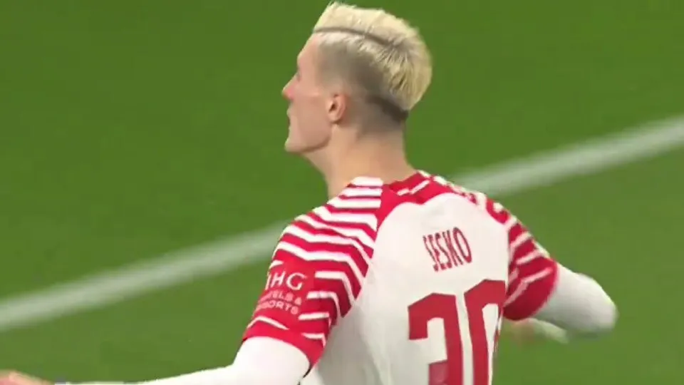 'Novo Haaland' marca quarto golo na Champions e adianta Leipzig