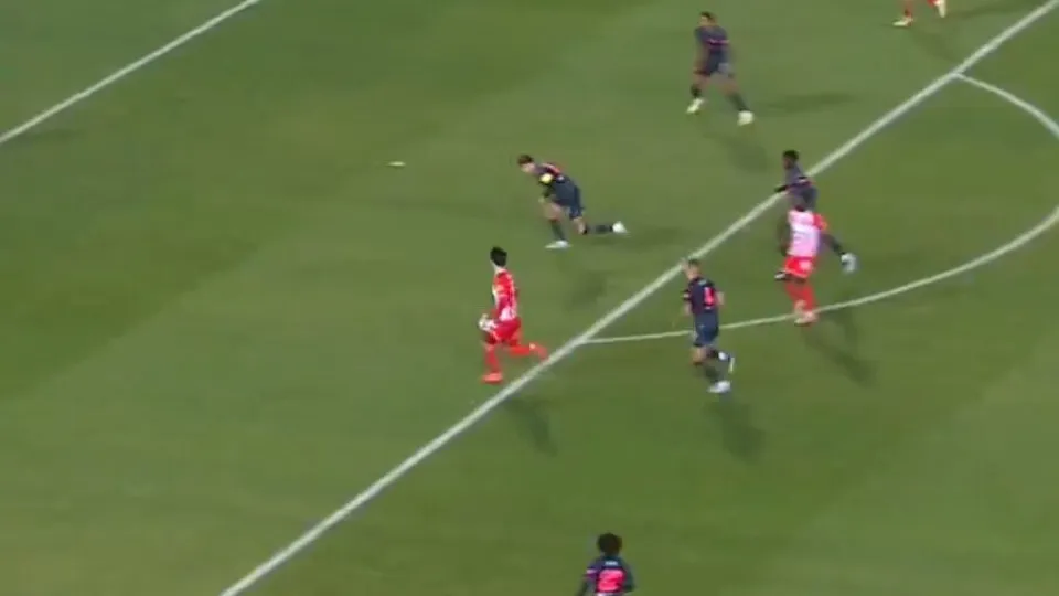 Estrela Vermelha contorna reação à perda do City e marca golo