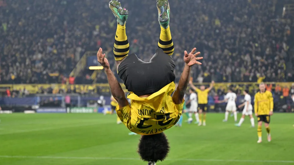 Após muitas 'piruetas' no Grupo F, Dortmund e PSG seguem na Champions