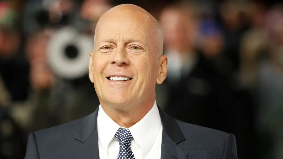 Mulher de Bruce Willis mostra adorável vídeo do ator com filha mais nova