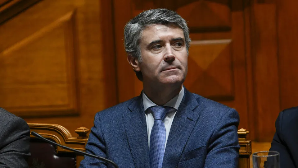 Comunidades portuguesas são “prioridade estratégica” para Carneiro