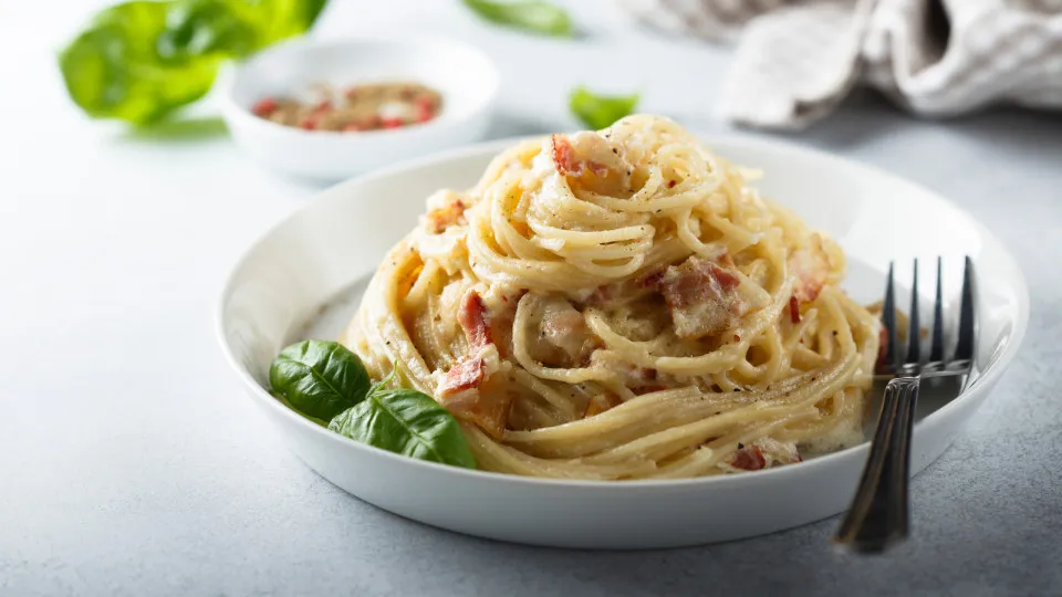 Gordon Ramsay ensina a fazer uma carbonara incrível em 10 minutos