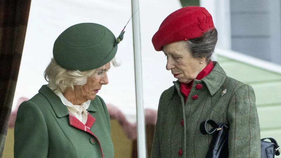 Princesa Ana fala sobre desempenho de Camilla como rainha