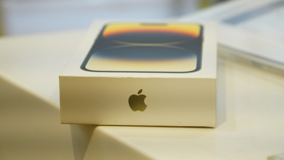 Apple vai permitir uso de peças usadas em reparações de alguns iPhones
