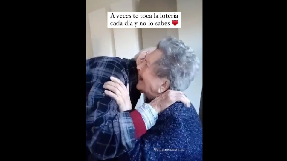 "Lotaria diária". Idoso de 103 anos reencontra-se com "amor da sua vida"