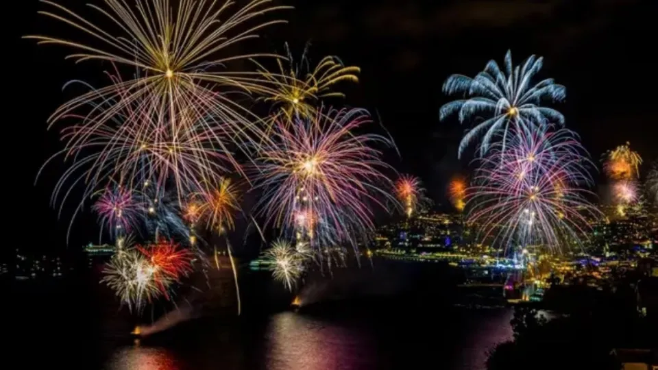 Funchal. Milhares assistiram ao fogo de artifício (com final apoteótico)