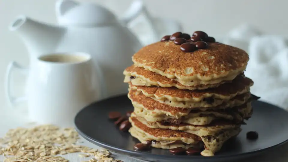 As panquecas com pepitas de chocolate que vai devorar em poucos minutos