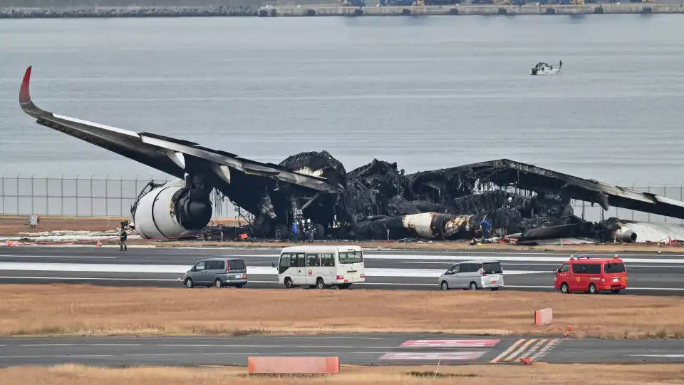 Colisão entre dois aviões no Japão poderá ter acontecido por negligência