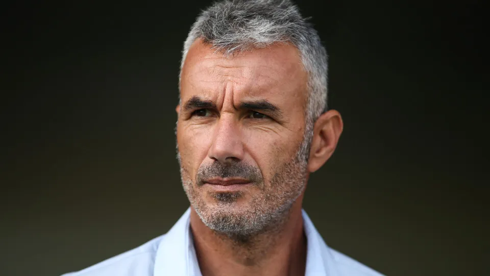 ISTANBUL, TURKEY - NOVEMBER 4: Head coach Ivo Vieira of Pendikspor looks on prior to the Turkish Super League match between Istanbulspor and Pendikspor on November 4, 2023 in Istanbul, Turkey. (Photo by Ahmad Mora/DeFodi Images via Getty Images)