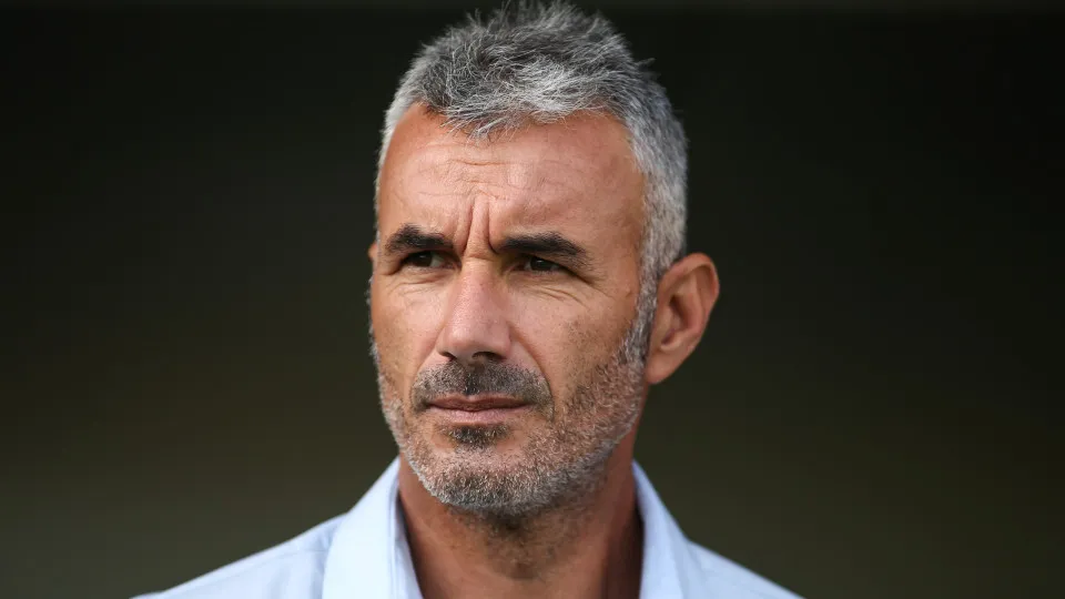 ISTANBUL, TURKEY - NOVEMBER 4: Head coach Ivo Vieira of Pendikspor looks on prior to the Turkish Super League match between Istanbulspor and Pendikspor on November 4, 2023 in Istanbul, Turkey. (Photo by Ahmad Mora/DeFodi Images via Getty Images)