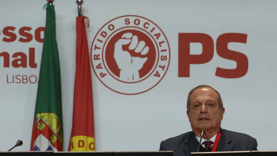 Carlos César
