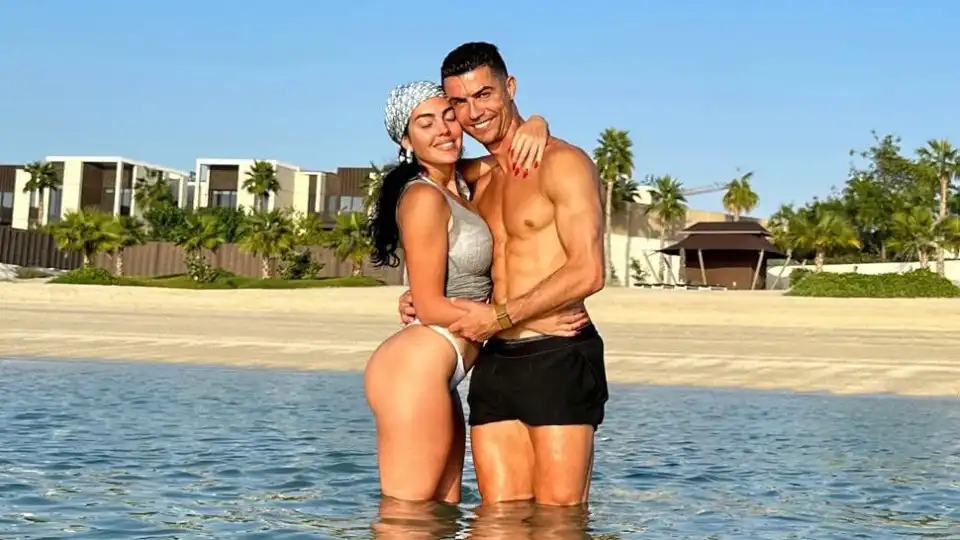 Cristiano Ronaldo lança canal de YouTube e faz quiz com Georgina