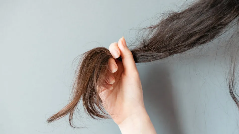 Livre-se do cabelo seco com esta poderosa máscara de maionese e ovo