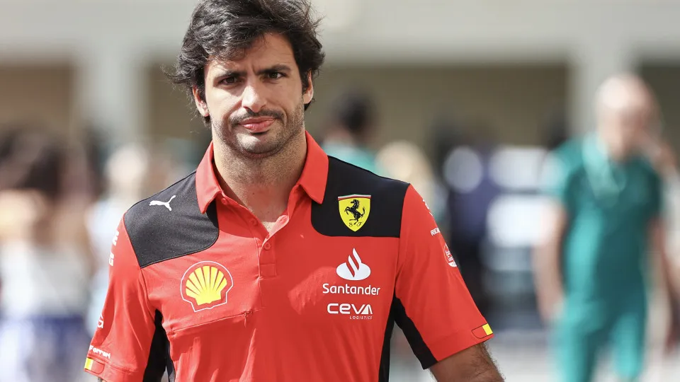 Carlos Sainz treina em Portugal antes do arranque do Mundial de F1