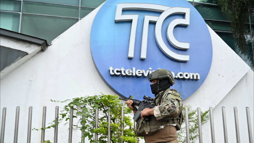 Procurador que investigava ataque a televisão no Equador morto a tiro