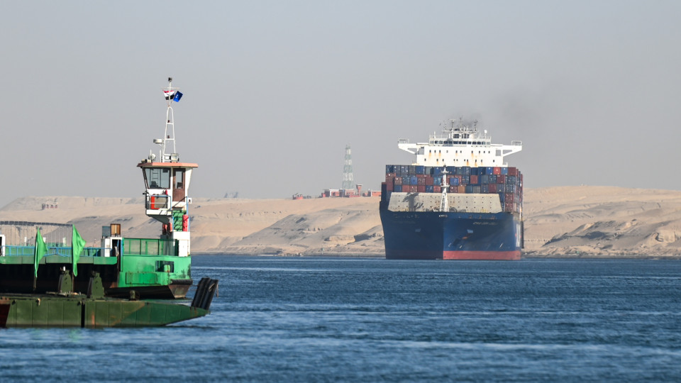 Dois navios dinamarqueses deixam Mar Vermelho após explosões próximas