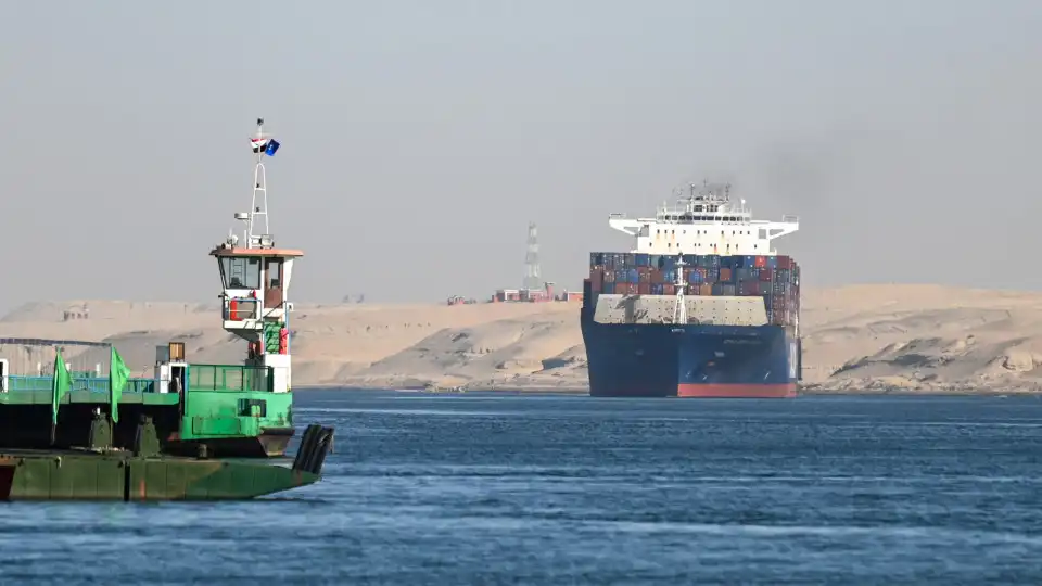 Hutis reivindicam ataque a três navios, um com bandeira portuguesa