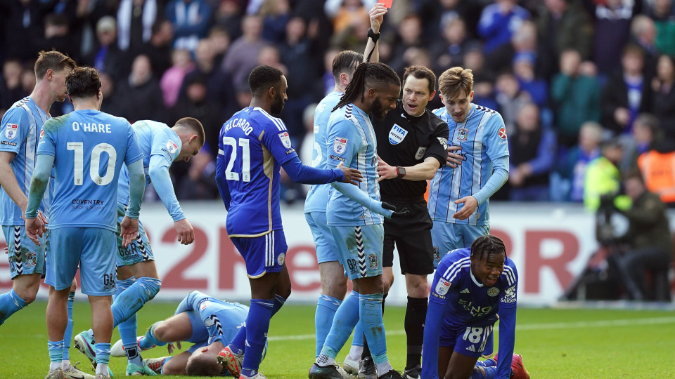 Fatawu faz asneira e 'castiga' Leicester frente a ex-equipa de Gyokeres