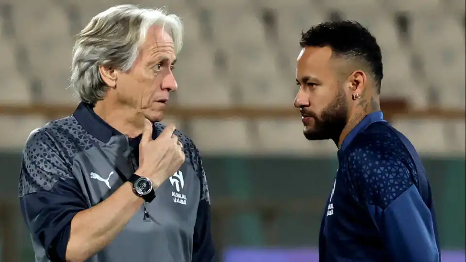 É oficial. Mais de um ano depois, Jorge Jesus volta a convocar Neymar