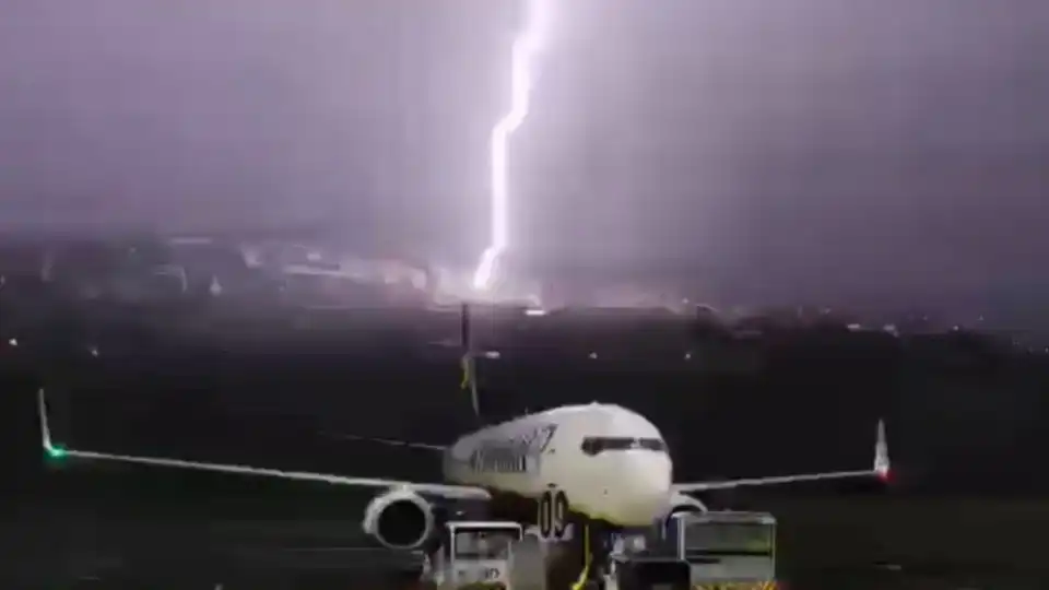 "Belo registo". Vídeo mostra queda de raio junto ao Aeroporto da Madeira