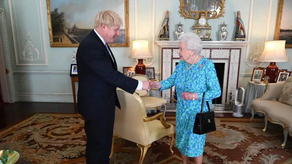 Boris Johnson revela o tipo de cancro que Isabel II tinha quando morreu