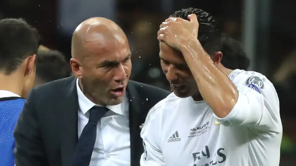 Jogaram num clube e voltaram... para treiná-lo. Zidane é só um deles