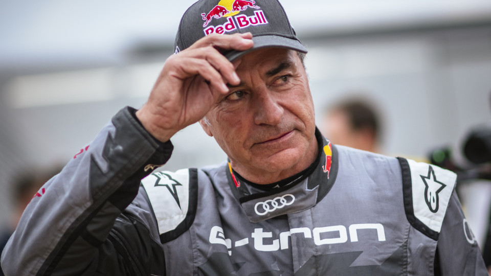 Histórico: Carlos Sainz ganha o Dakar aos 61 anos pela 4.ª vez