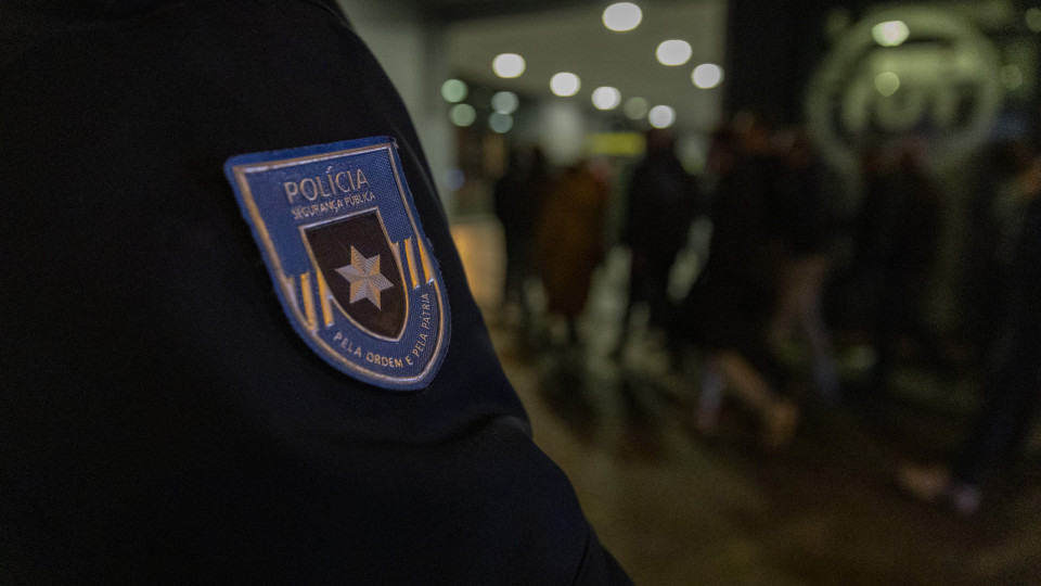 Três detidos e 6.500€ apreendidos em operação da PSP no Fonte da Moura