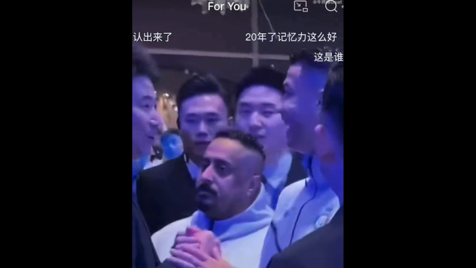 A reação de Cristiano Ronaldo ao reencontrar antigo colega na China