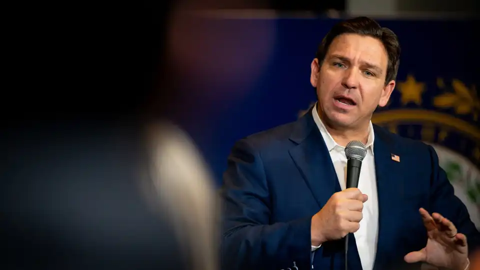 DeSantis elogia recuperação apesar de persistirem inundações na Florida