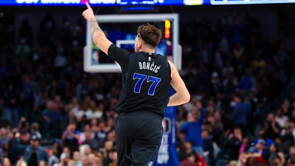 Mavericks vão de mal a pior. Perdem e veem Doncic 'pegar-se' com adepto