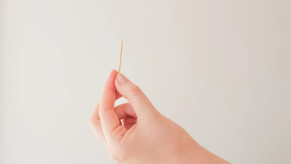 A nova moda do TikTok é fritar e comer... palitos para os dentes