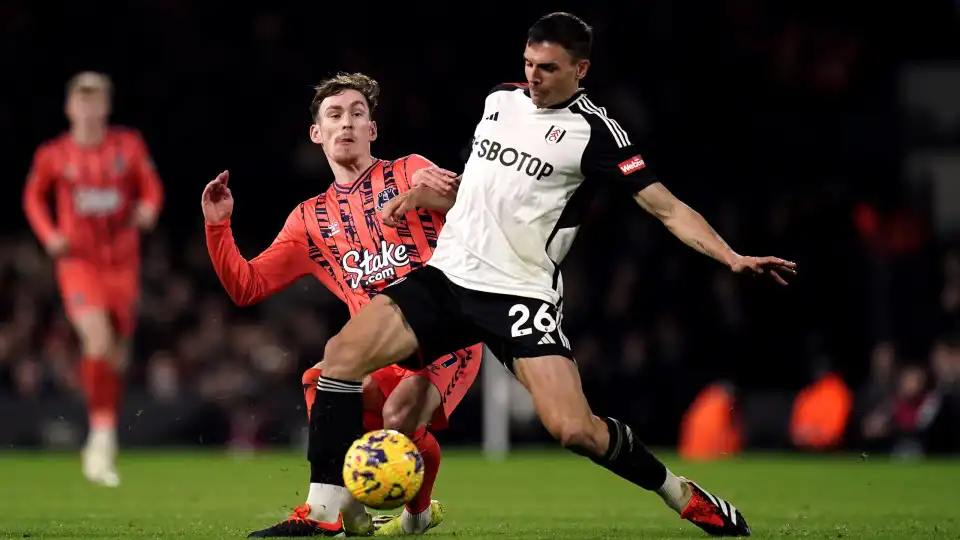 Nenhum português sorri. Fulham e Everton prolongam 'crise' na Premier