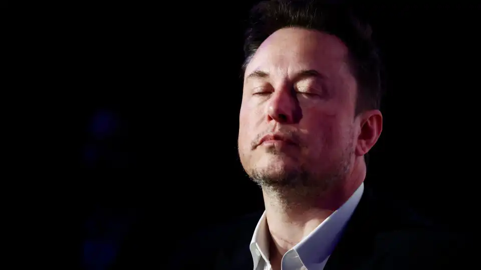 Com "olhos a 'sangrar'", Elon Musk bloqueou opção na rede social X