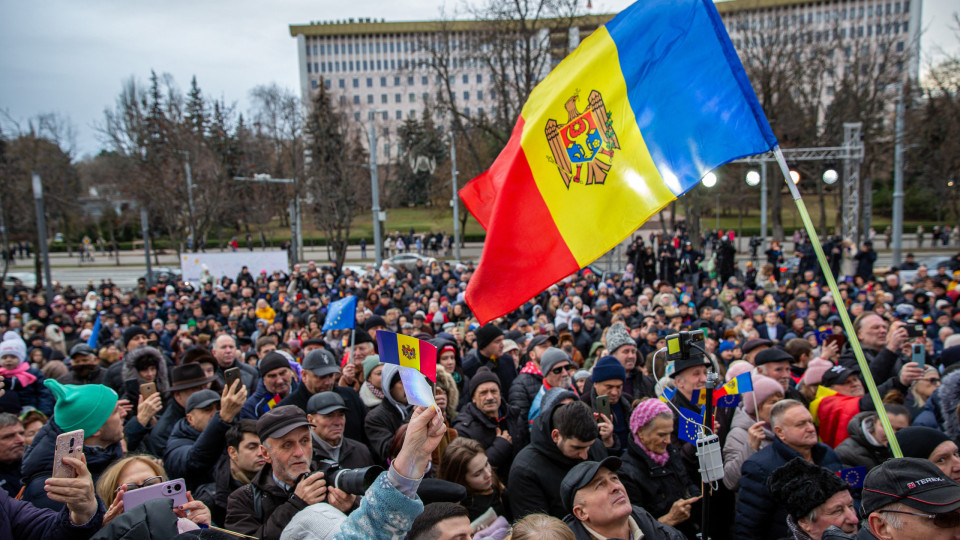Milhares de pessoas pedem demissão do governo da Moldova